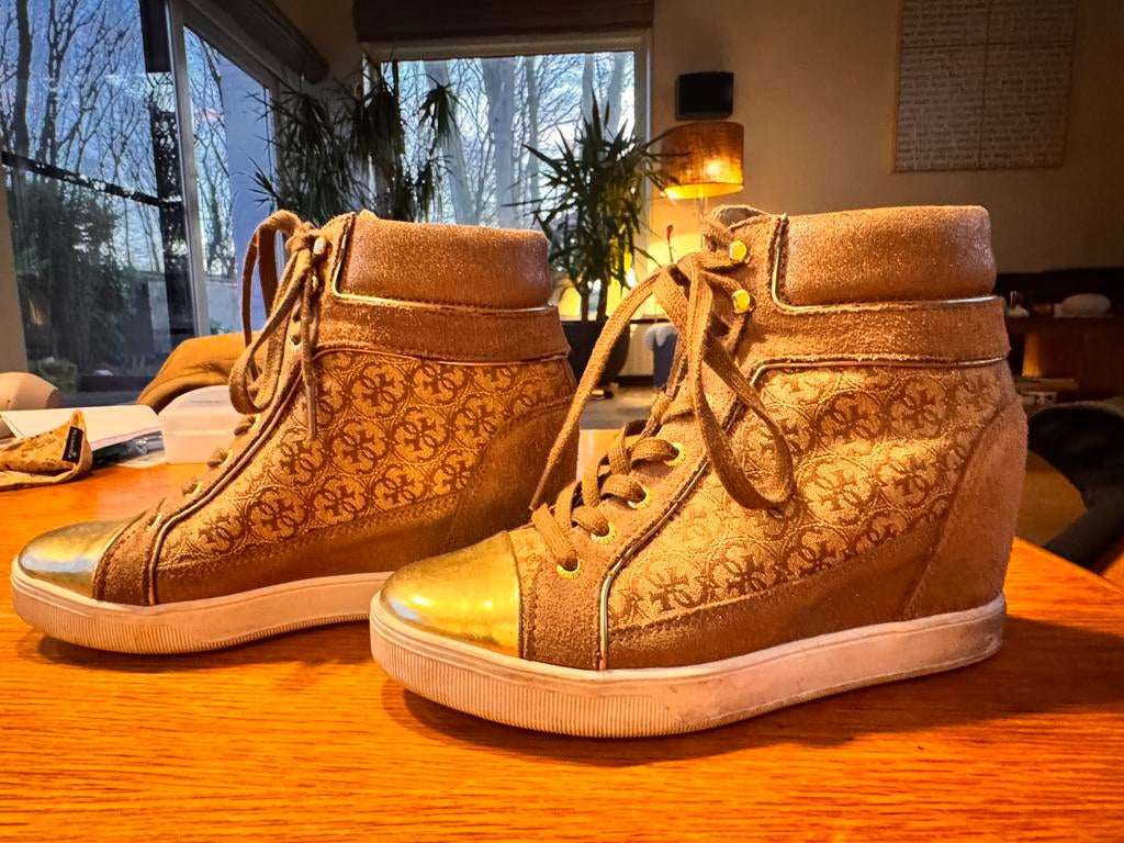 Sneakers GUESS, Ophalen of Verzenden, Zo goed als nieuw, Sneakers