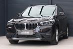 BMW X1 xDrive25e Navi Head up PDC Camera LED Garantie, Auto's, BMW, Stof, Bruin, Bedrijf, 5 zetels