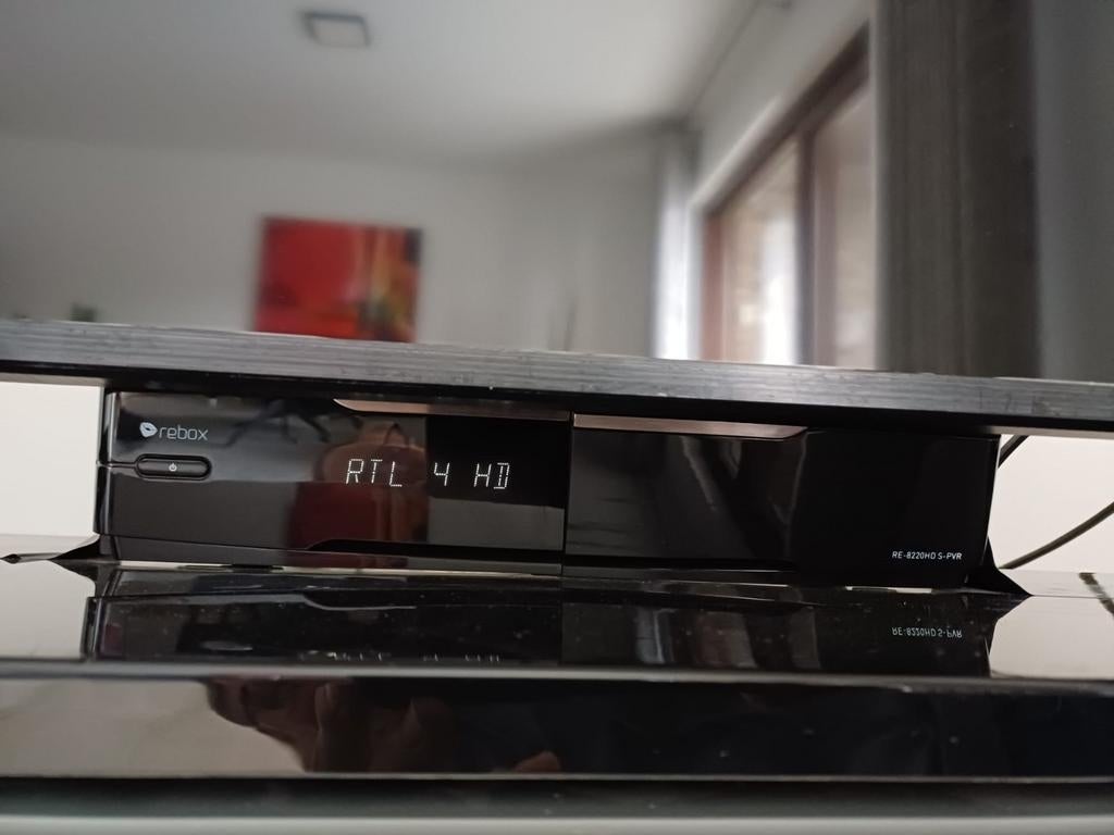 Satellietschotel met Rebox receiver., Audio, Tv en Foto, Decoders en Harddiskrecorders, Ophalen