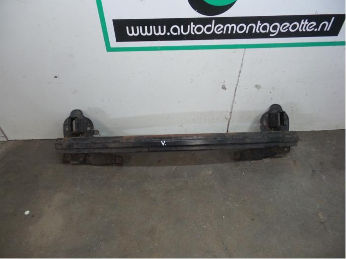 Bumperframe voor van een Kia Sportage (Sportage 05-), Auto-onderdelen, Ophanging en Onderstel, Kia, Gebruikt, 3 maanden garantie