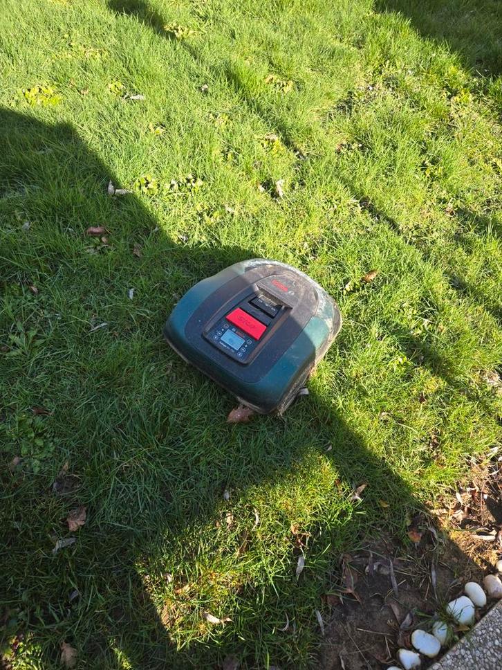 Bosch Indego M+ 700 robotgrasmaaier 700m²+accessoires+garage, Tuin en Terras, Robotmaaiers, Gebruikt, Minder dan 20 cm, Met regensensor