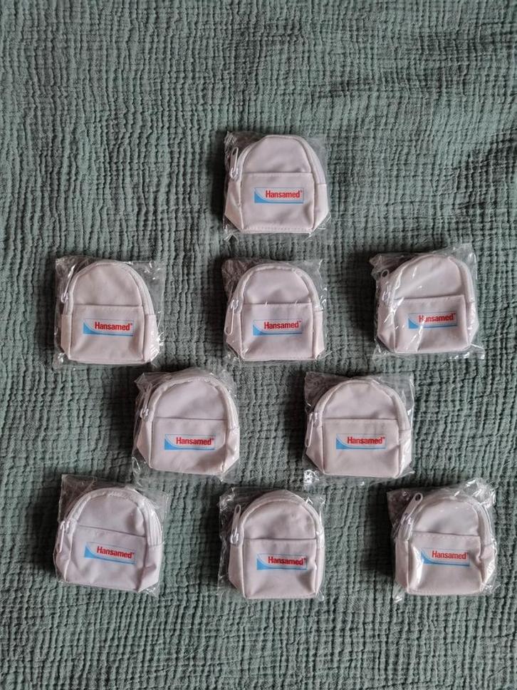 9 pochettes porte-monnaie clefs
NEUFS 8 cm, Diversen, Schoolbenodigdheden, Nieuw, Ophalen of Verzenden