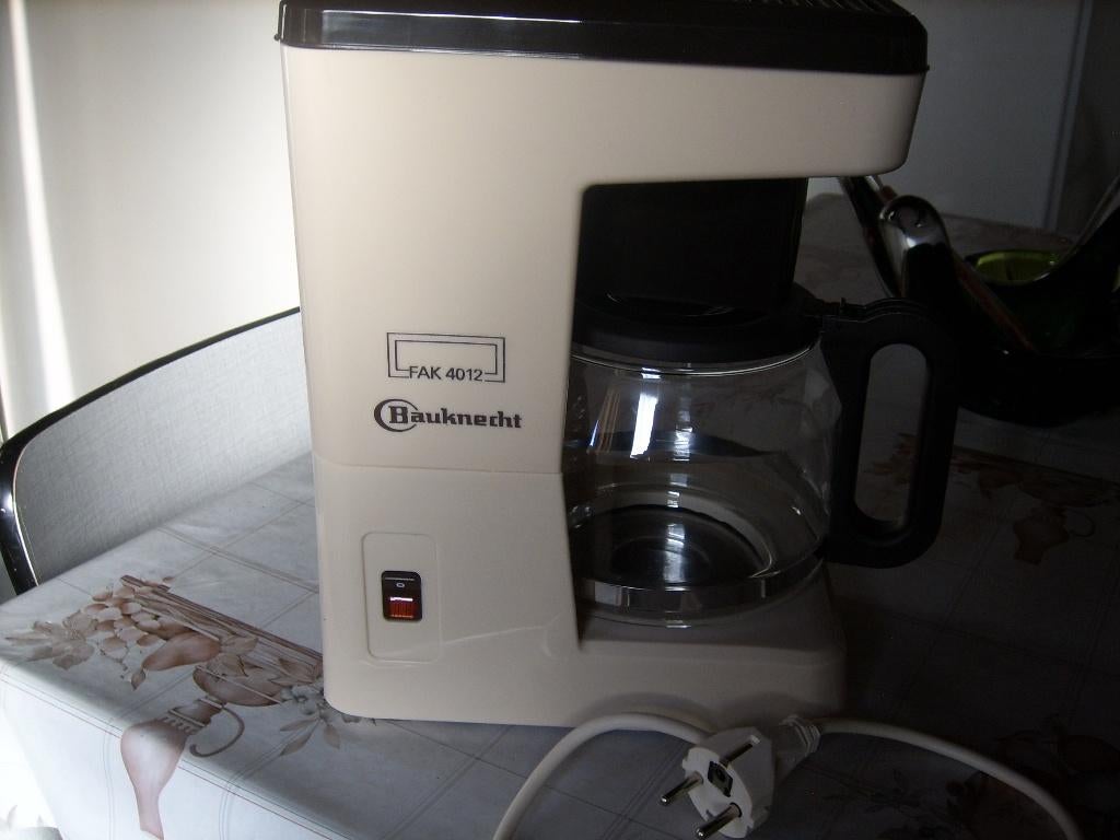 NOUVEAU Percolateur Bauknecht, Réservoir d'eau amovible, 10 tasses ou plus, Café moulu, Neuf