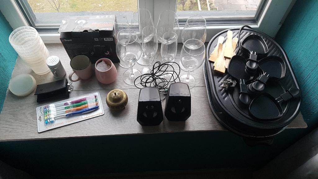 appareil a raclette, haut parleur gsm ou pc, vaisselle, Electroménager, Enlèvement, Comme neuf, 8 personnes et plus