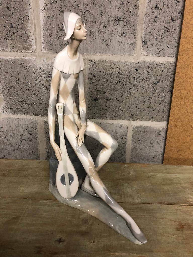 NAO van Lladró „Trieste harlekijn met mandoline”, Ophalen