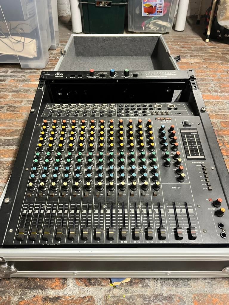 Table de mixage Tascam M-1016 + flightcase, Musique & Instruments, Enlèvement, Utilisé, 10 à 20 canaux, Entrée micro
