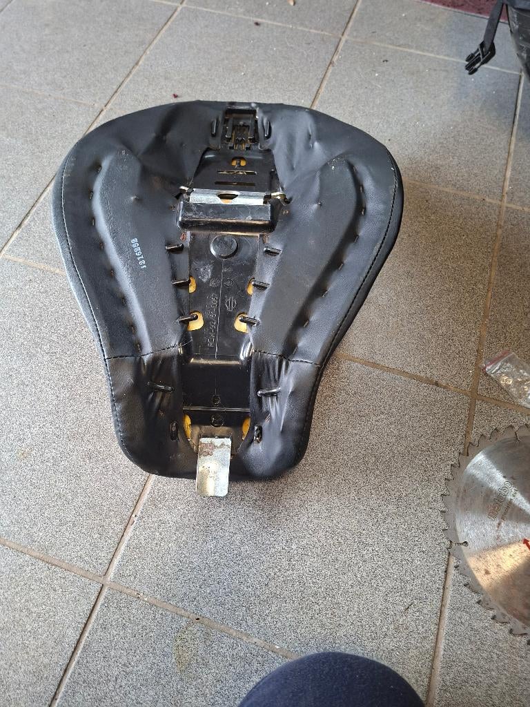 Selle harley sporster, Enlèvement, Utilisé