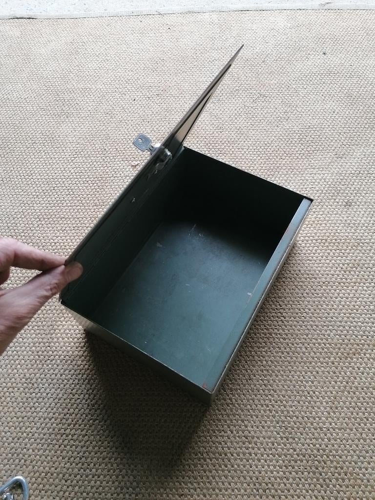 Coffre en metal, Maison & Meubles, Accessoires pour la Maison | Coffres, Moins de 50 cm, Enlèvement, Utilisé, 50 à 75 cm