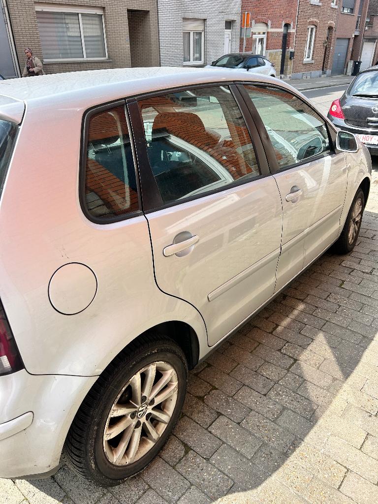 Voiture polo, Argent ou Gris, Achat, Boîte manuelle, Noir