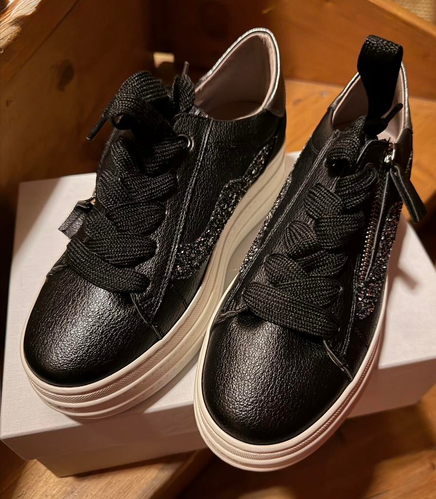 Dl sport sneakers, Kleding | Dames, Schoenen, Ophalen, Zo goed als nieuw, Sneakers