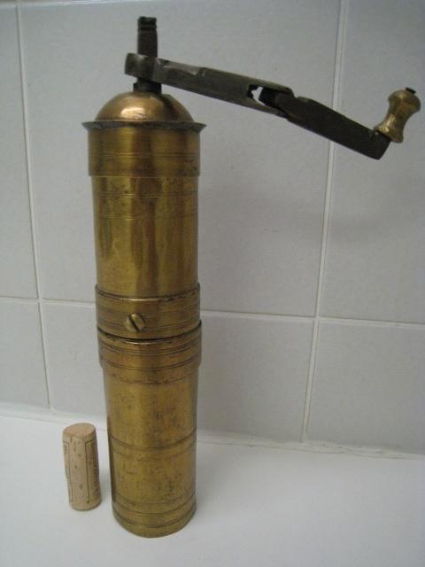 Antieke handgemaakte Turkse koffiemolen, kruidenmolen zout, Antiek en Kunst, Antiek | Brons en Koper, Ophalen