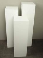 set van 6 witte,  houten  kunstsokkels, Ophalen