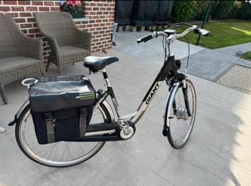 Gigantische elektrische fiets + tas beschikbaar voor biedingen