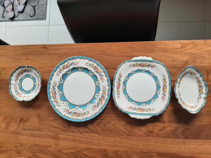 Vier gebak- en koekjeborden in de hoogste porseleinkwaliteit, Antiek en Kunst, Antiek | Servies compleet, Ophalen