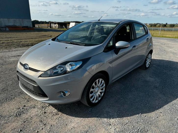 Ford fiesta, Auto's, Ford, Particulier, Fiësta, Benzine, Euro 5, Berline, 5 deurs, Handgeschakeld, Zilver of Grijs, Zwart, Stof
