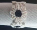 6 servetringen(handgemaakt)met madeliefjesbloempjes in kant, Enlèvement ou Envoi, Neuf