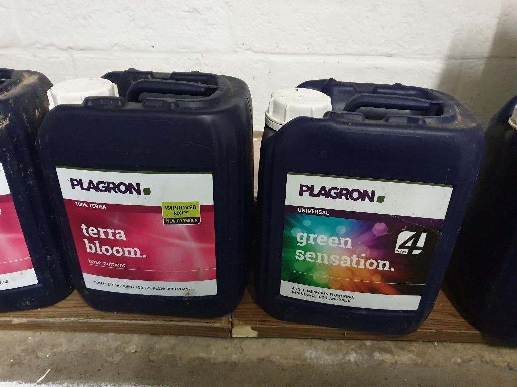 Lot de 9 bidons de 5 l engrais PLAGRON, Jardin & Terrasse, Produits de culture, Comme neuf, Autres types, Enlèvement