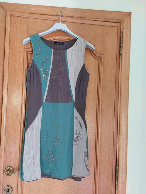 robe NITYA doublée - taille 40/42 - comme neuve!, Kleding | Dames, Jurken, Zo goed als nieuw, Maat 38/40 (M), Knielengte, Ophalen
