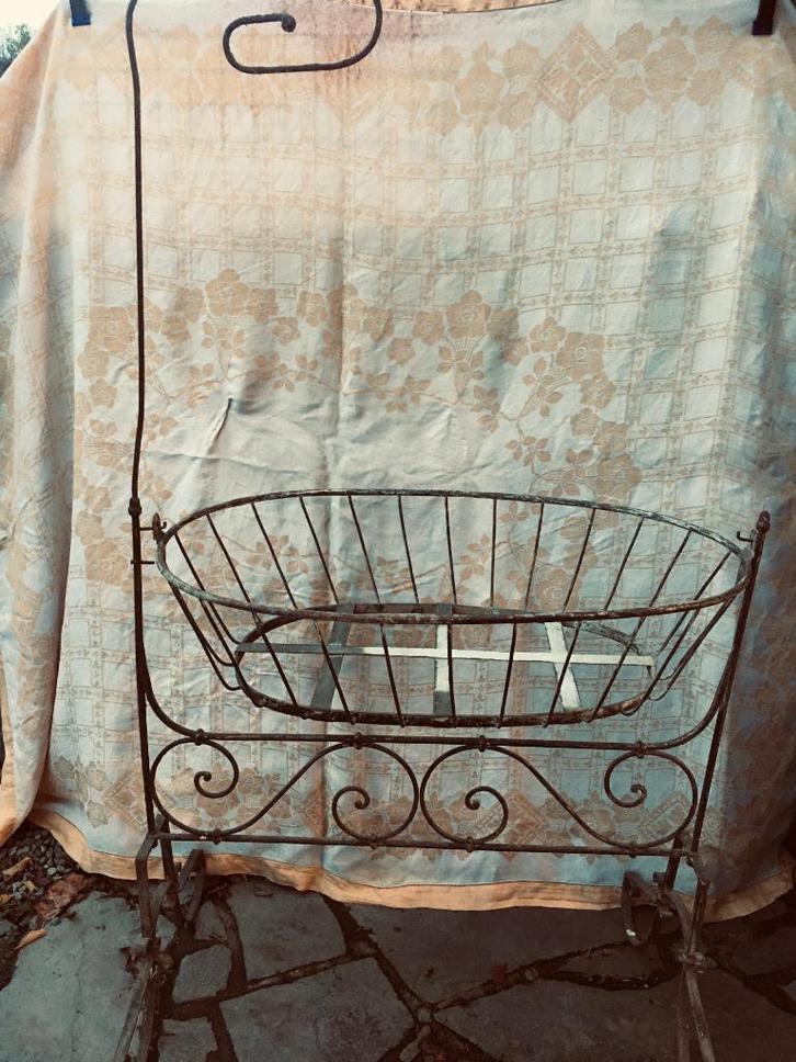 Berceau á bascule en fer, Antiek en Kunst, Antiek | Meubels | Tafels, Ophalen