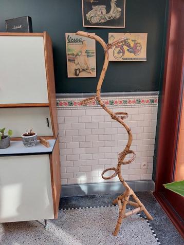 Vintage bamboe slang plantenhouder, stijl Rohé, 179 cm hoog.