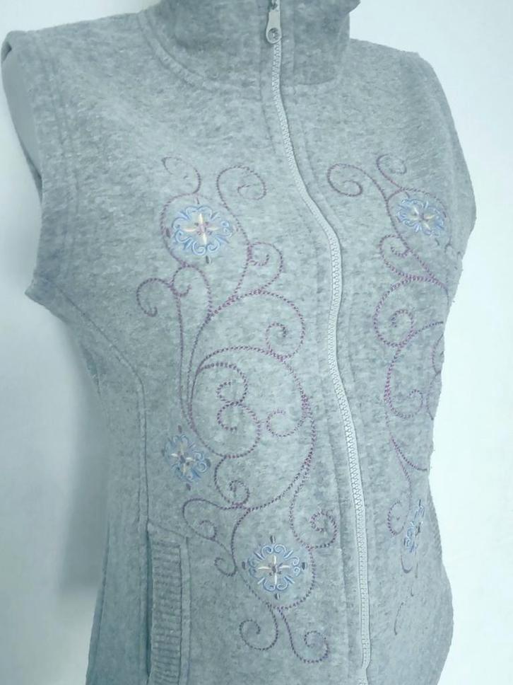 Atlas voor dames geborduurd mouwloos fleecevest maat XL, Kleding | Dames, Truien en Vesten, Zo goed als nieuw, Ophalen of Verzenden