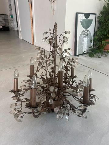 Grote brocante luster – 8-armig met kristallen details beschikbaar voor biedingen