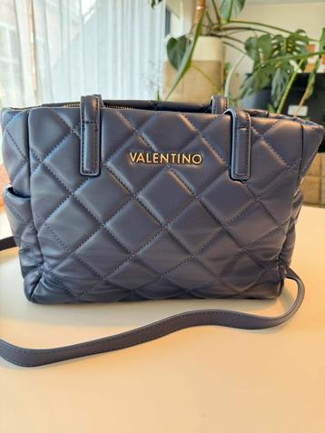 Blauwe handtas Valentino. Bijna ongebruikt. Zeer goede staat beschikbaar voor biedingen
