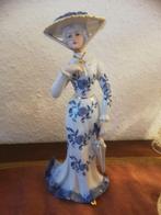 Porseleinen figuur 'Vrouw met hoed/paraplu', Antiek en Kunst, Ophalen of Verzenden