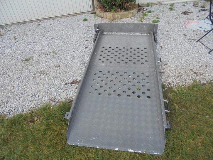 RAMPE POUR CHAISE ROULANTE A FIXER DANS UNE CAMIONNETTE, Diversen, Rolstoelen, Gebruikt, Ophalen