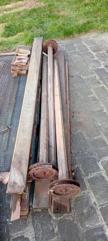 Gratis brandhout beschikbaar voor biedingen