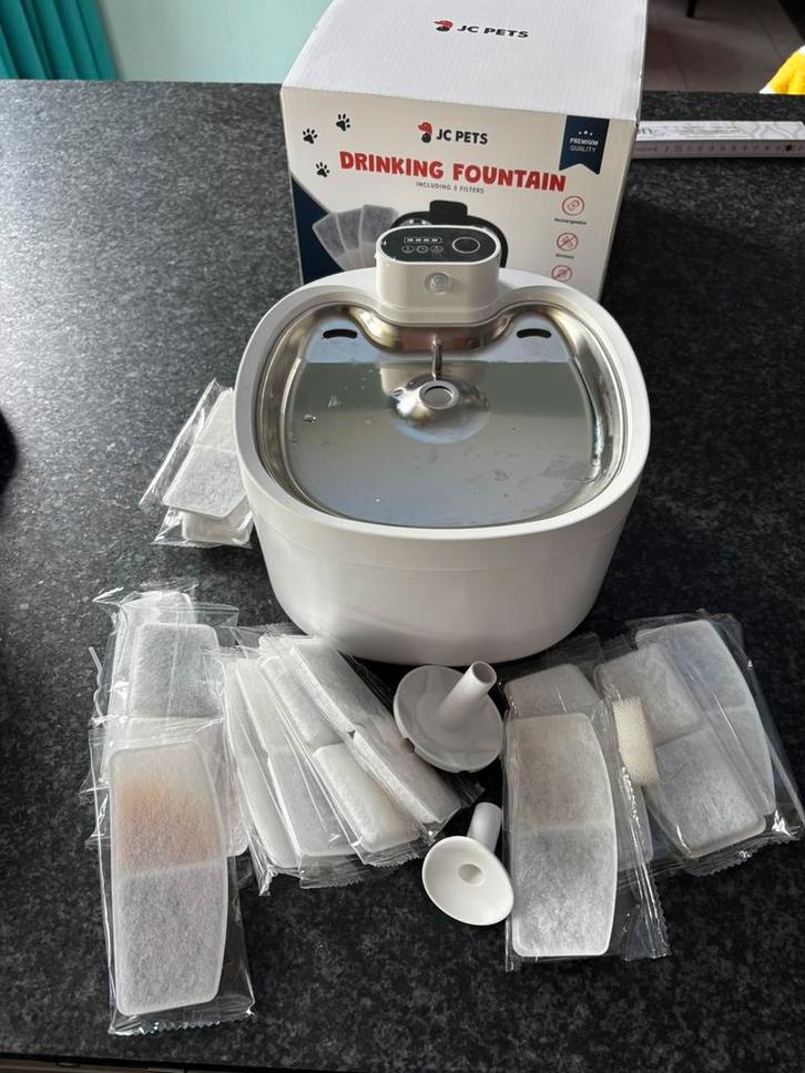Draadloze drinkfontein voor katten en kleine honden, Dieren en Toebehoren, Kattenvoerbakken en Drinkbakken, Zo goed als nieuw
