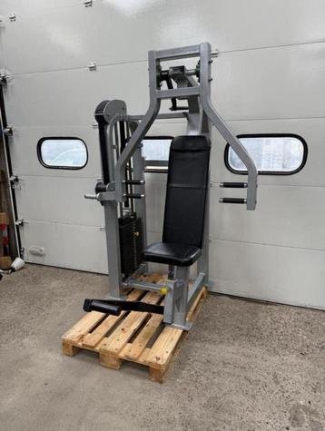 Star Trac Chestpress / Brustpresse / Chest press beschikbaar voor biedingen