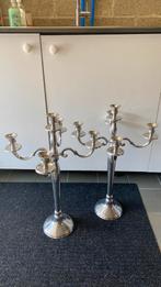 2 gelijke Kandelaars, Ophalen