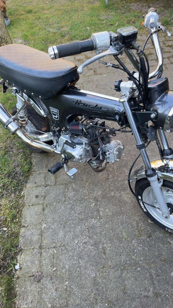 Dax brommer 50 cc, Fietsen en Brommers, Brommers | Honda, Zo goed als nieuw, Overige modellen, Klasse B (45 km/u), Ophalen