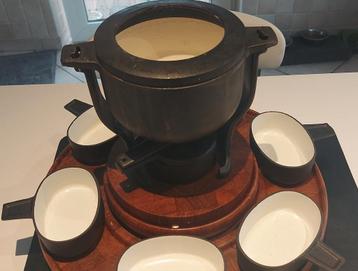 gietijzeren fondueset met draaitafel ..Design Digsmed beschikbaar voor biedingen