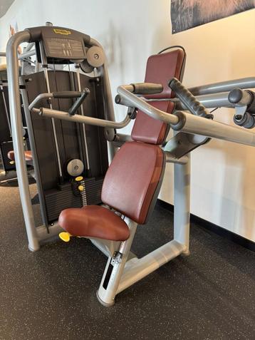 Shoulder Press Technogym - Professioneel toestel in topstaat beschikbaar voor biedingen