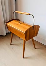 Mooi Vintage Naaikastje op conische pootjes, Huis en Inrichting, Woonaccessoires | Overige, Ophalen, Zo goed als nieuw