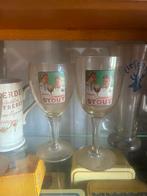 2 verschillende glazen original hougard stout hougaerde, Autres marques, Utilisé, Enlèvement ou Envoi, Verre ou Verres