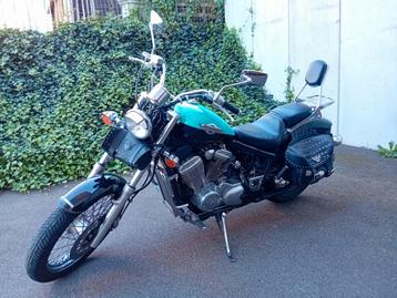 Moto Honda Shadow VT600C, 583 cm³, Chopper, 2 cylindres, 12 à 35 kW