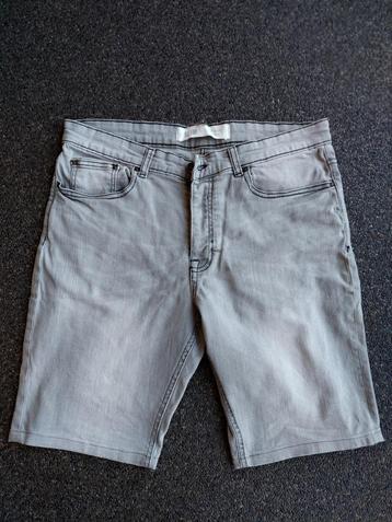 Heren jeansshorten mt 34/L beschikbaar voor biedingen