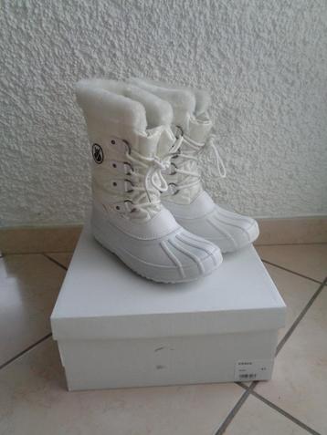Bottes blanches. Marque: " Kenza". P. 37 beschikbaar voor biedingen