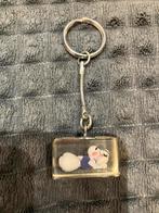 Diddl ligt op buik te chillen in plastieken omhulsel, Verzamelen, Diddl, Ophalen of Verzenden, Diddl, Zo goed als nieuw