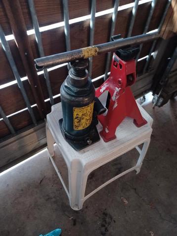 Hydraulische krik 15ton met assteun erbij samen pr 20euro beschikbaar voor biedingen