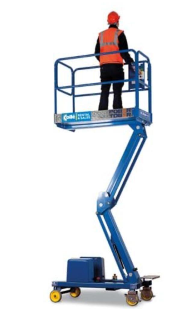  Hoogtewerker powertower lift perfecte staat werkhoogte 5.40, Doe-het-zelf en Bouw, Steigers, Rolsteiger of Kamersteiger, 5 meter of hoger