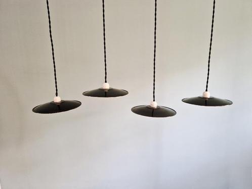 Set van 4 zwarte geëmailleerde industriële hangers, Antiek en Kunst, Antiek | Verlichting, Ophalen of Verzenden