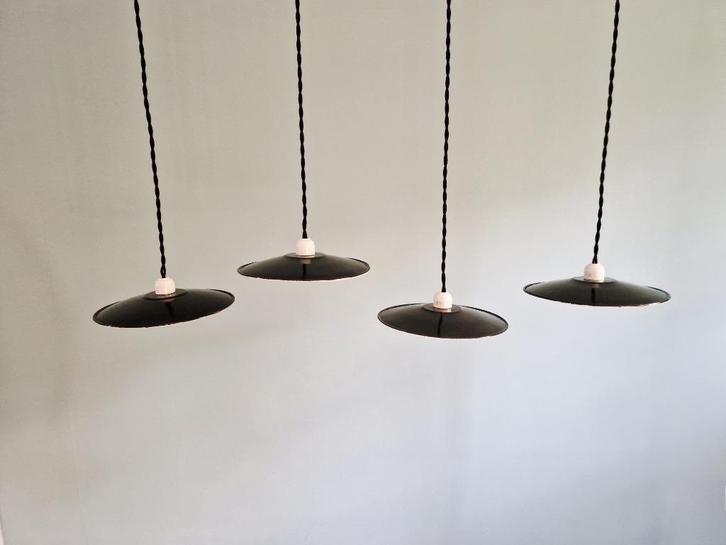 Set van 4 zwarte geëmailleerde industriële hangers, Antiek en Kunst, Antiek | Verlichting, Ophalen of Verzenden