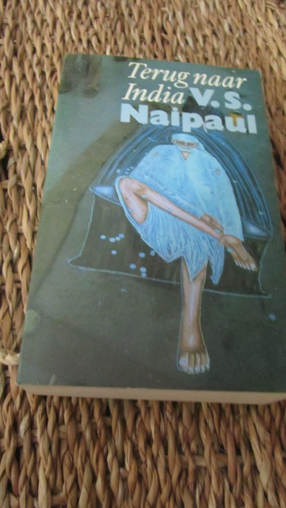 boek terug naar India V.S. Naipaul, Boeken, Literatuur, Zo goed als nieuw, Wereld overig, Ophalen of Verzenden