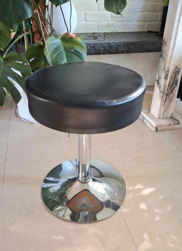 Vintage retro 70's kruk beschikbaar voor biedingen