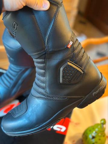 Bottes moto Forma Sahara Inuteq Outdry neuves disponible aux enchères