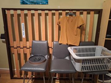 Tafelkrukken / tafelstoelen beschikbaar voor biedingen